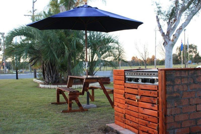 Country Plaza Motel Taree Exterior photo